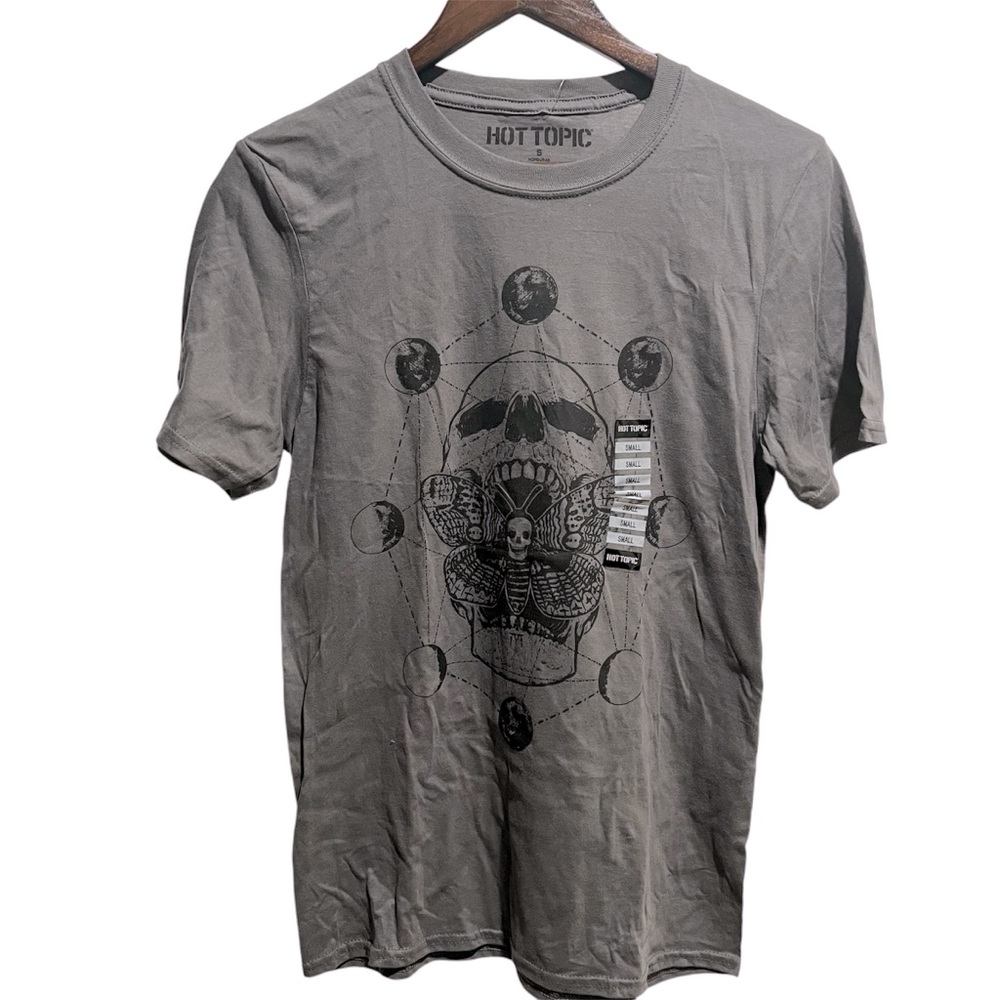 NWT graphic tee